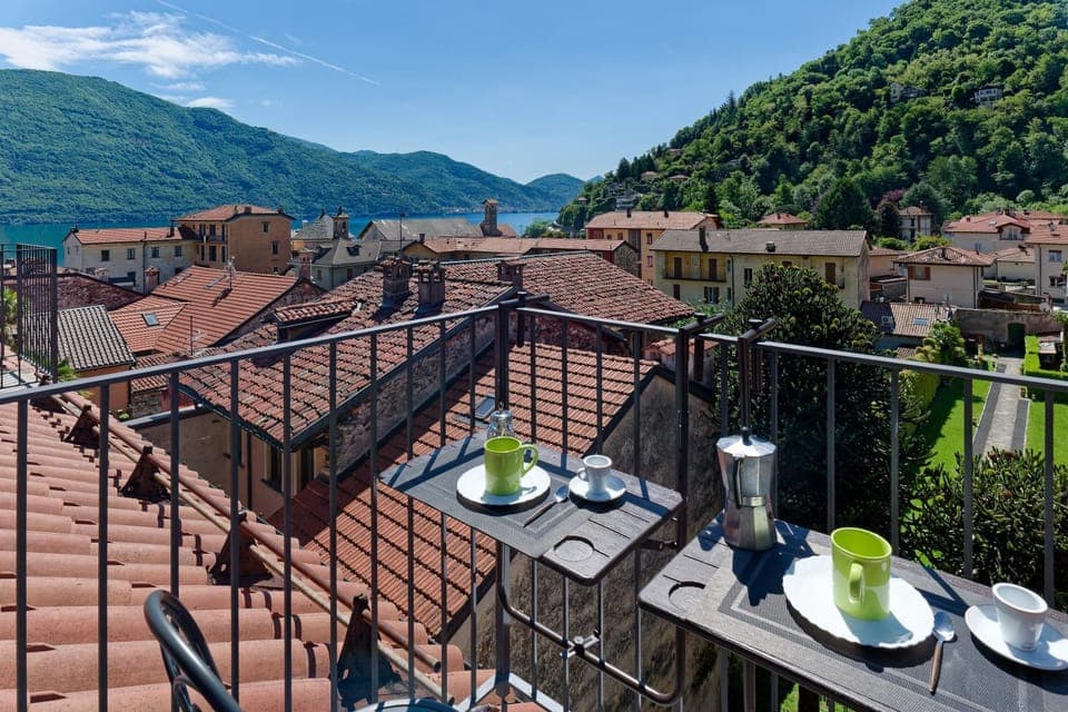 View (from property/room), Balcony/Terrace, Lake view