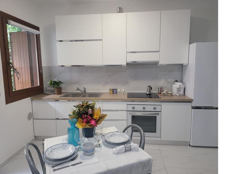 Dining area, kitchen