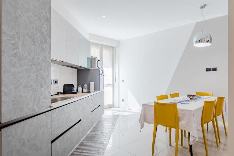 Kitchen or kitchenette, Dining area, stove