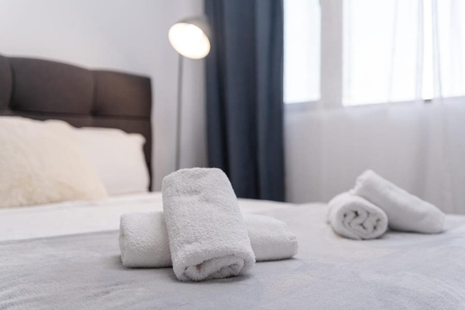 Bed, Photo of the whole room, Bedroom, towels