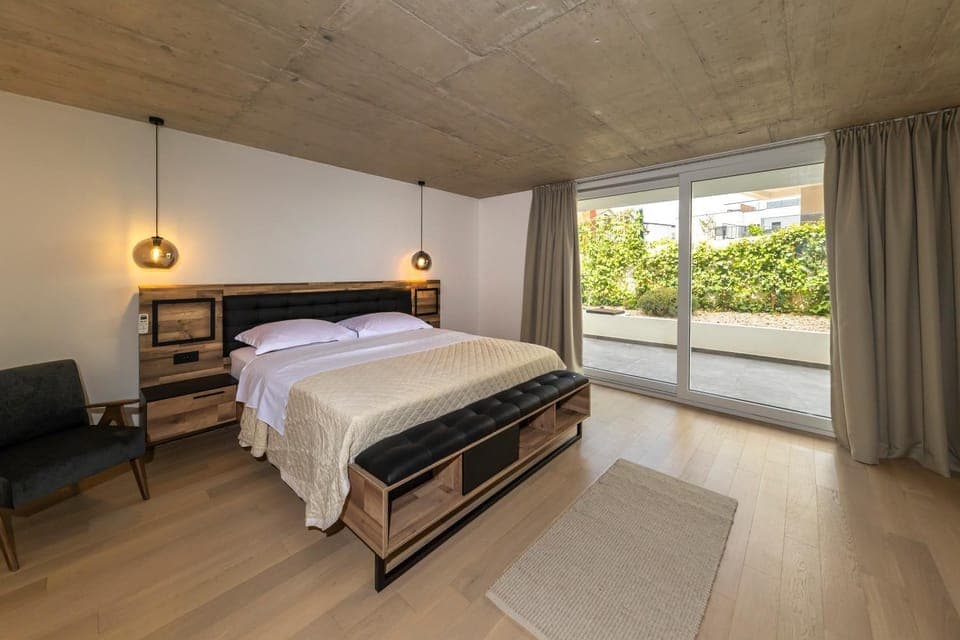 Photo of the whole room, Bedroom