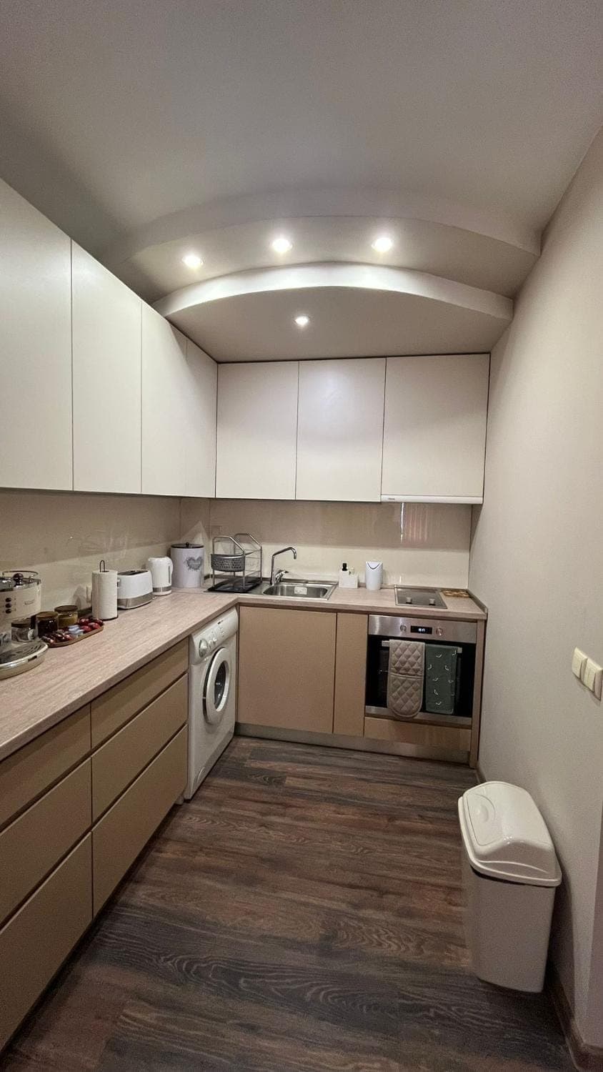 Kitchen or kitchenette, minibar, stove, toaster, washing machine