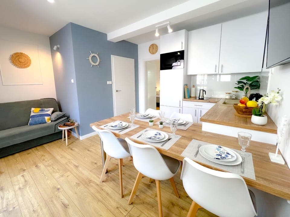 Kitchen or kitchenette, Living room, Seating area, Dining area, pet friendly, stove