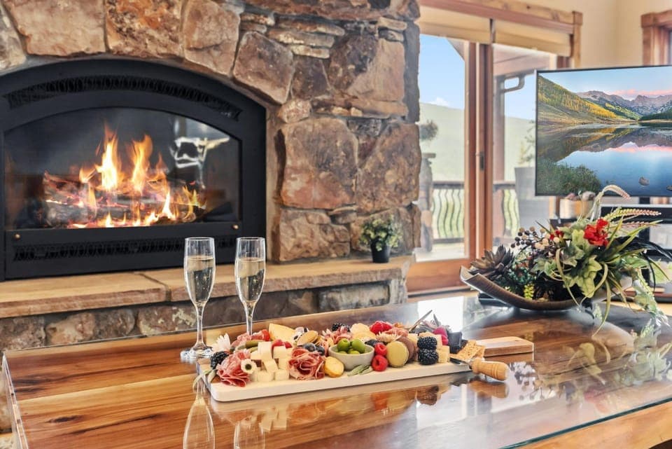 Stunning 6BR Lodge w Beautiful Mt Quandary Views House in Blue River