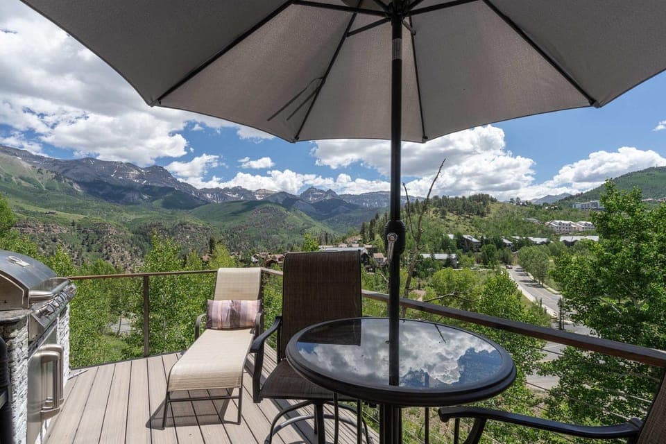 4BR with Hot Tub Walk to Chondola House in Telluride