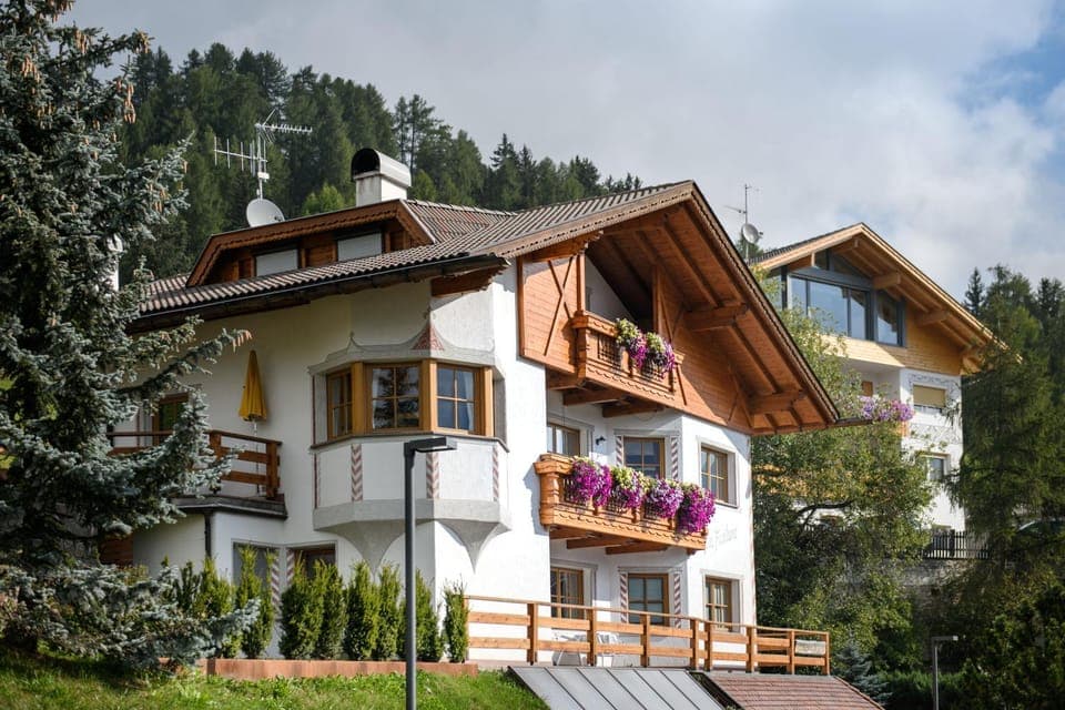 Property building, Natural landscape, Garden, View (from property/room), Balcony/Terrace, Garden view