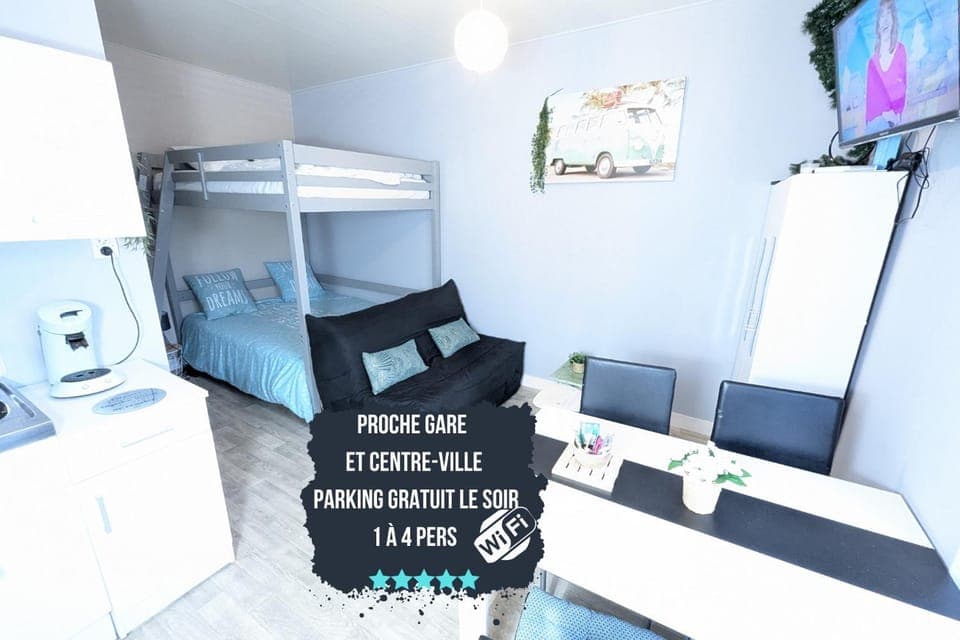 TV and multimedia, Photo of the whole room, Seating area, Bedroom, concierge