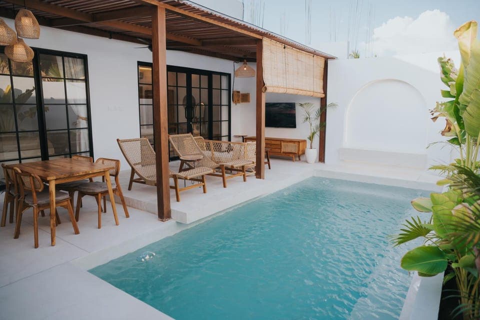 Pool view, Swimming pool, sunbed