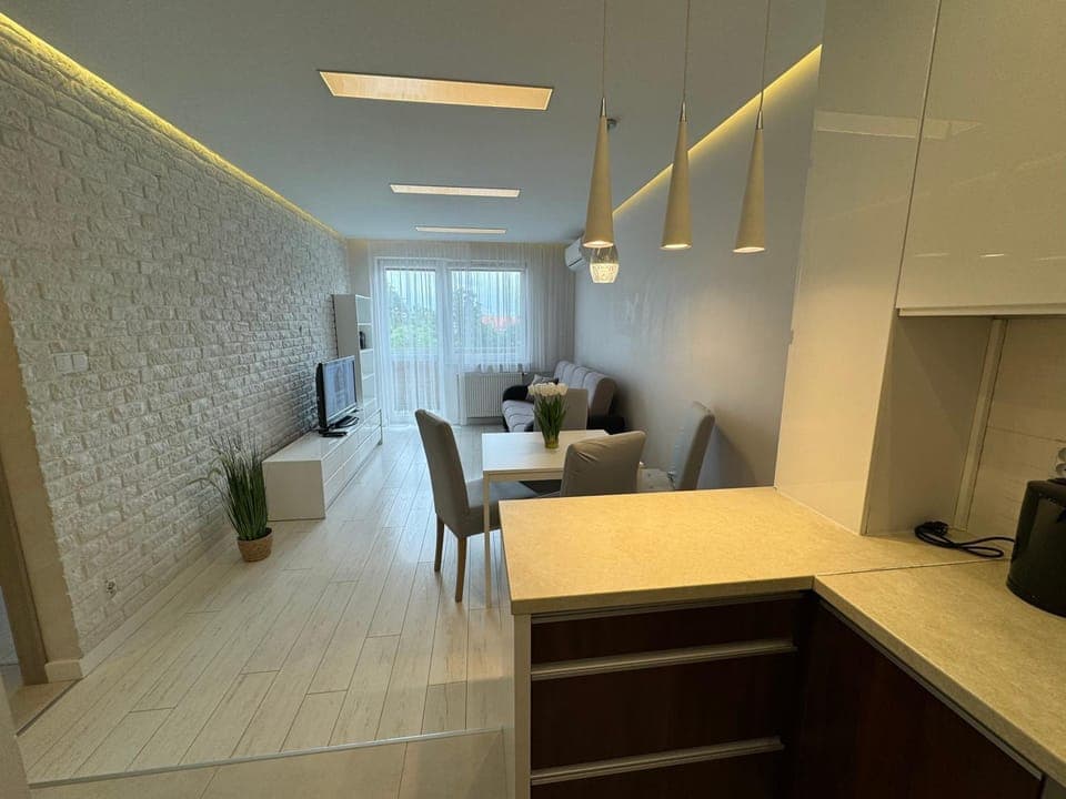 TV and multimedia, Kitchen or kitchenette, Living room, Seating area, Dining area