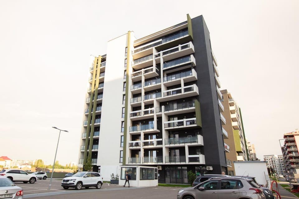 Property building, Day, Neighbourhood, City view, Street view, Location, Parking