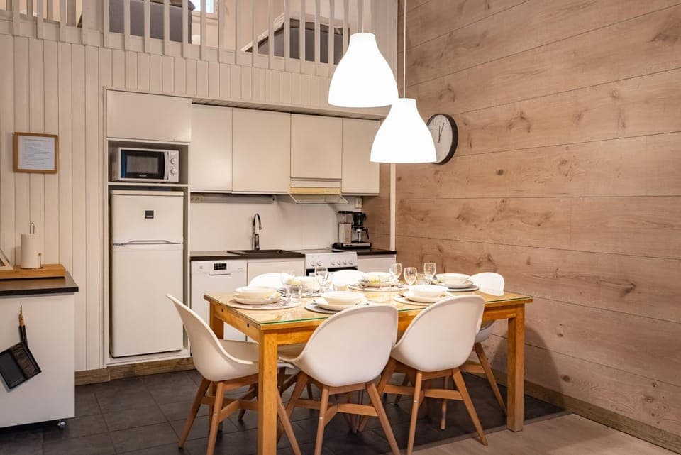 Kitchen or kitchenette, Dining area, oven, pet friendly, stove