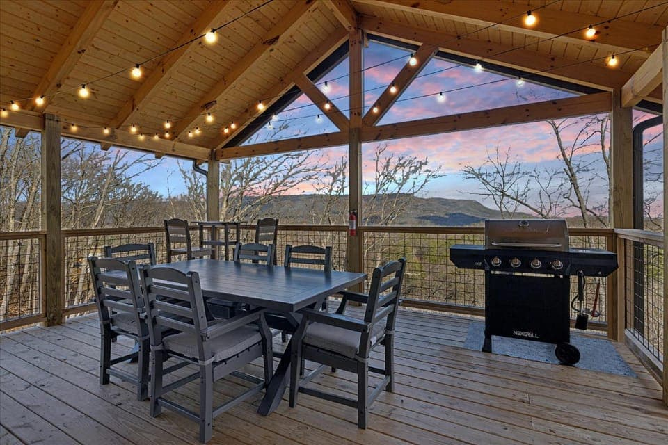 Moonshine Mountain Lodge cabin Cabin in Sevier County