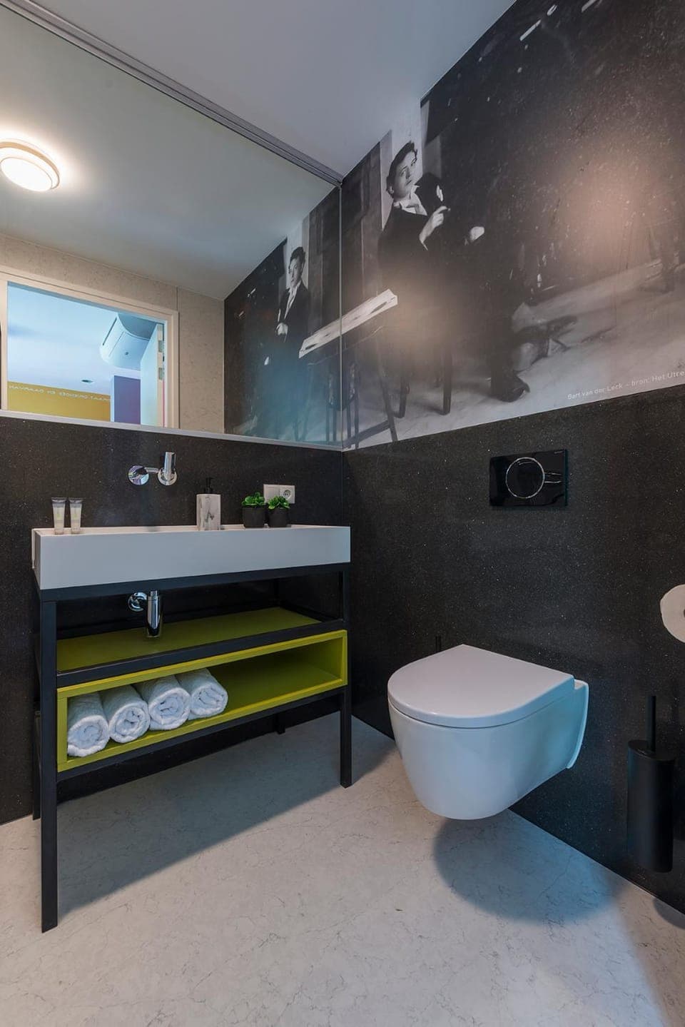 Toilet, Bathroom, towels