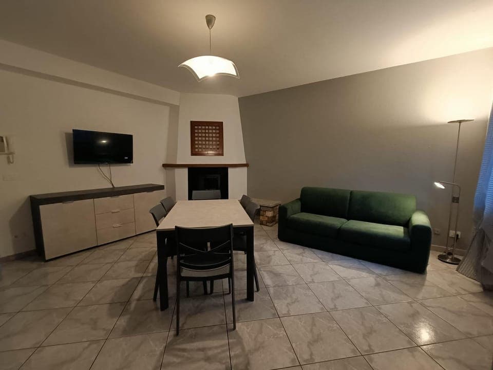 Communal lounge/ TV room, TV and multimedia, Living room, Seating area, Dining area, Evening entertainment