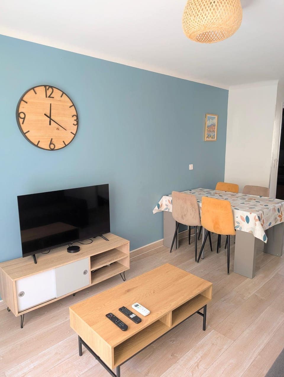 TV and multimedia, Living room, Dining area