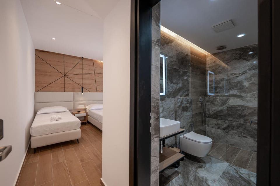 Shower, Bed, Bathroom, Bedroom, towels