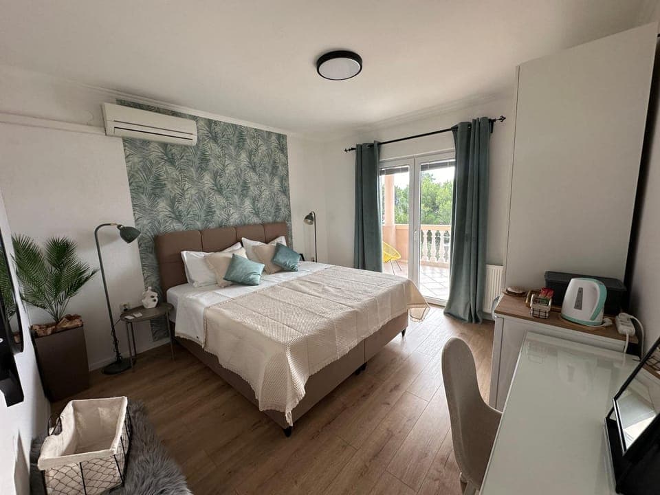 Bed, Coffee/tea facilities, View (from property/room), Bedroom, air conditioner