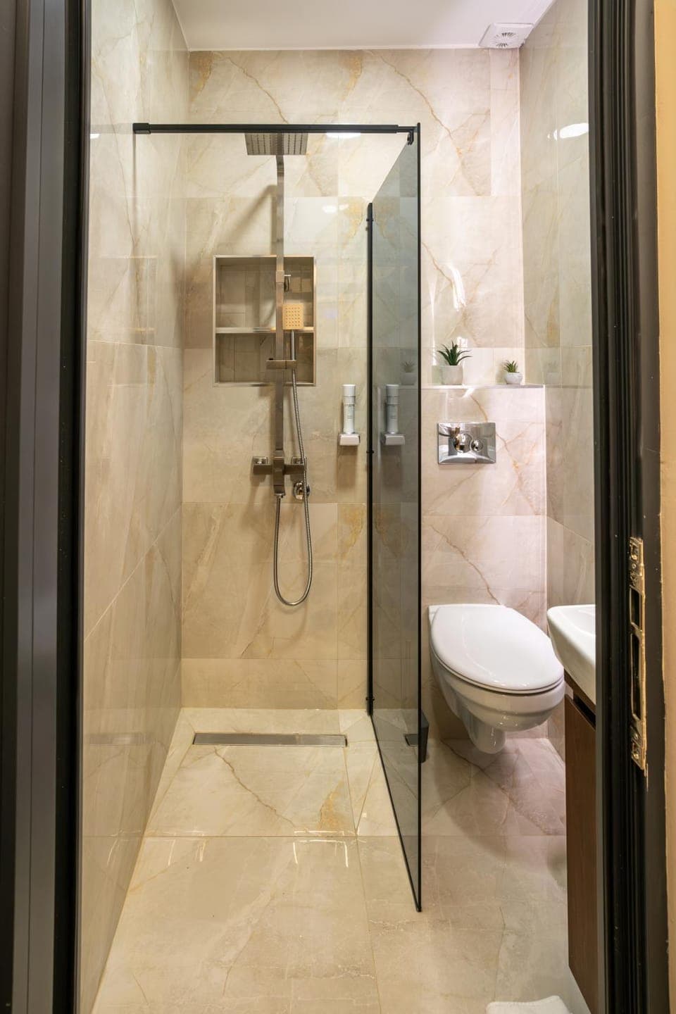 Shower, Toilet, Bathroom, bidet, towels