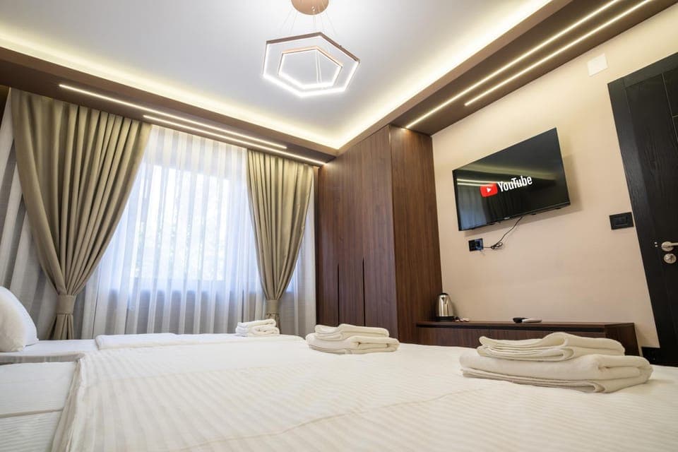 Bed, TV and multimedia, Bedroom, air conditioner