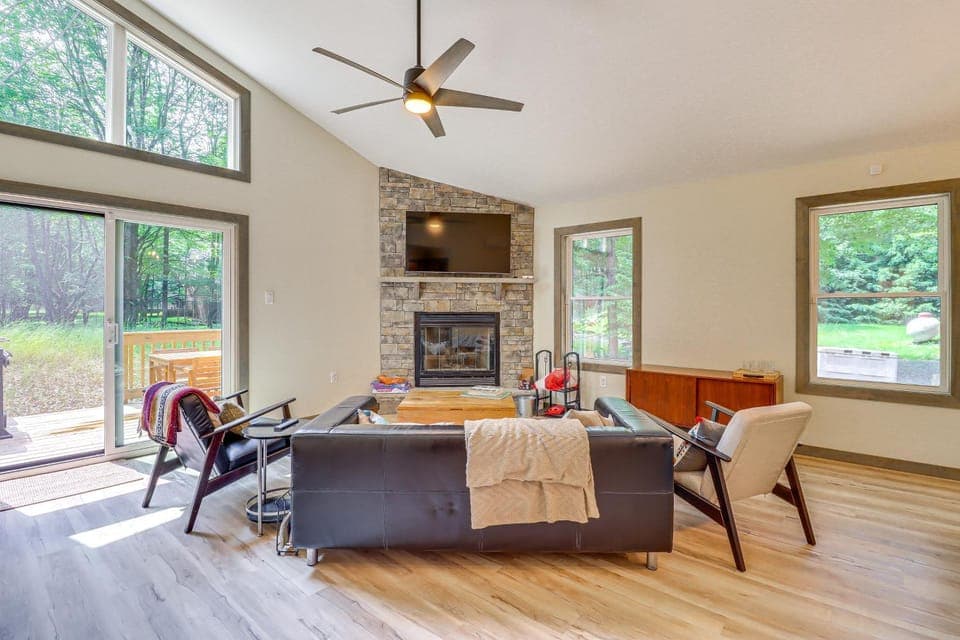 Private Hot Tub: Charming Poconos Cabin! Cabin in Tunkhannock Township