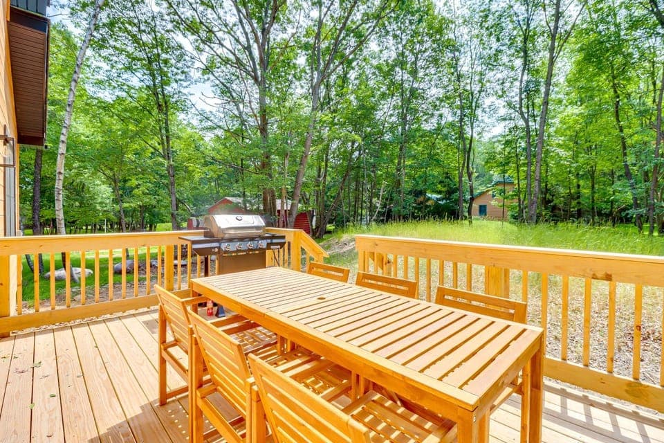 Private Hot Tub: Charming Poconos Cabin! Cabin in Tunkhannock Township