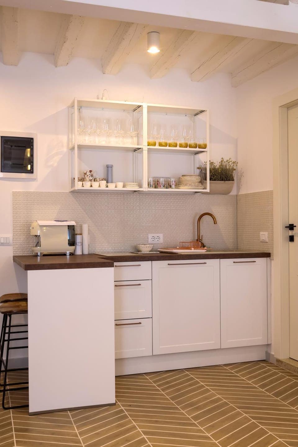 Coffee/tea facilities, Kitchen or kitchenette, Meals, kitchen