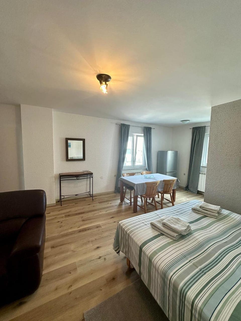 Bed, Photo of the whole room, Dining area