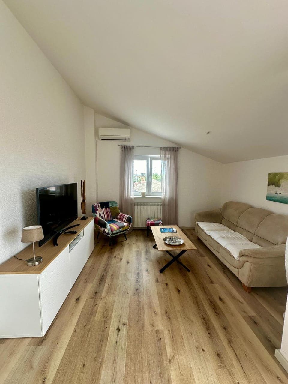 TV and multimedia, Seating area