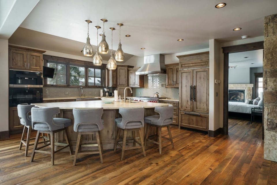 Stunning 5BR Shock Hill Mansion- Steps To Gondola House in Breckenridge