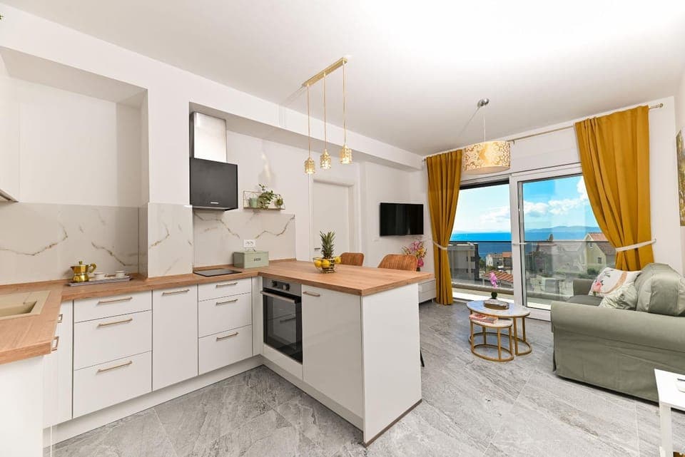 Kitchen or kitchenette, Living room