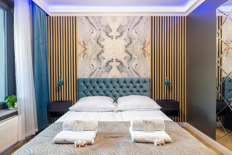 Bed, Photo of the whole room, Bedroom, towels