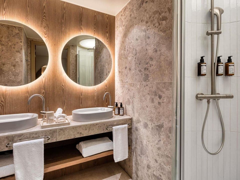 Shower, Bathroom, towels