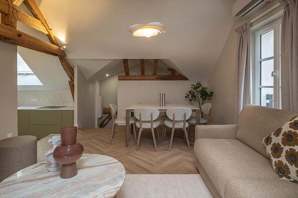 Living room, Seating area, Dining area