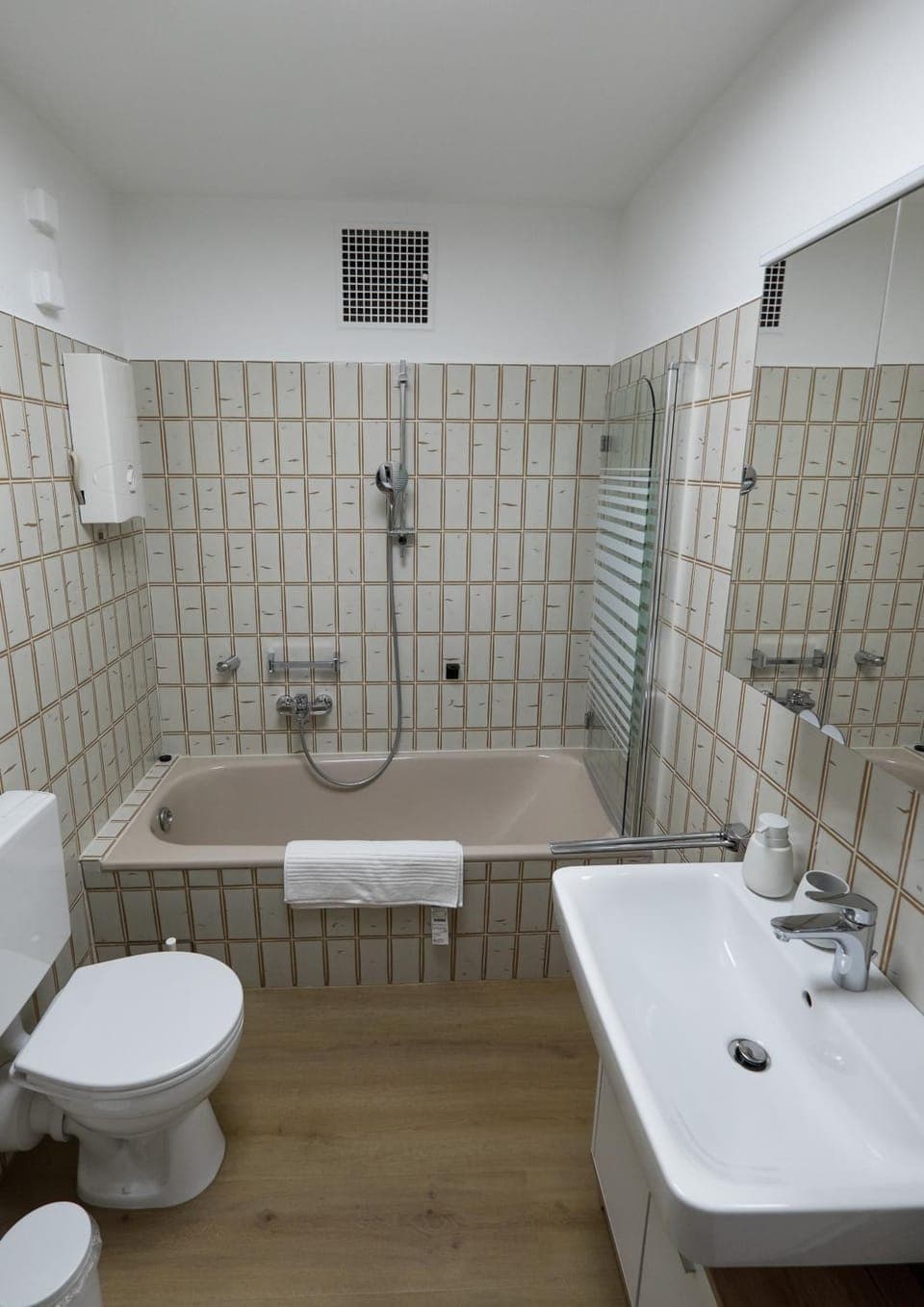 Shower, Toilet, Bathroom, Bath