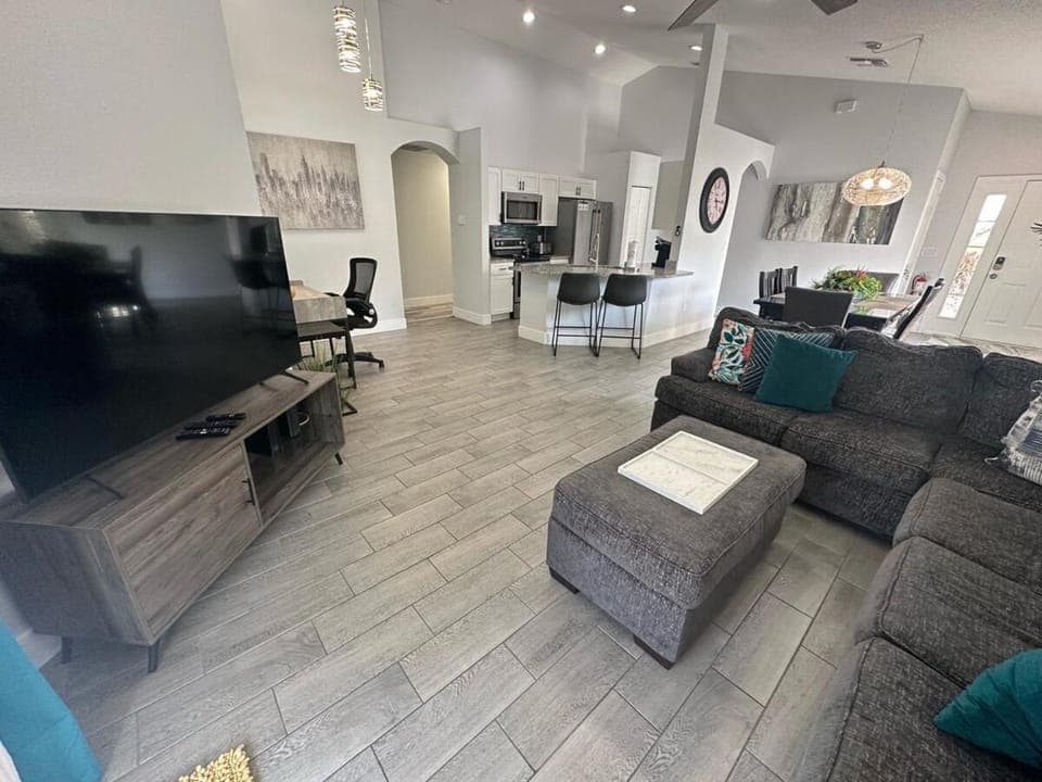 Updated Pool Villa Southern Dunes House in Haines City
