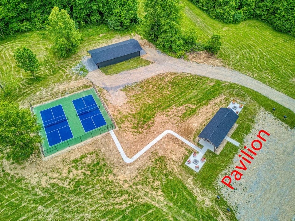 Rustic Retreat, Pickleball Court, Creek, WIFI, Mountain Views, Starting at 79" House in Jenkins Mill