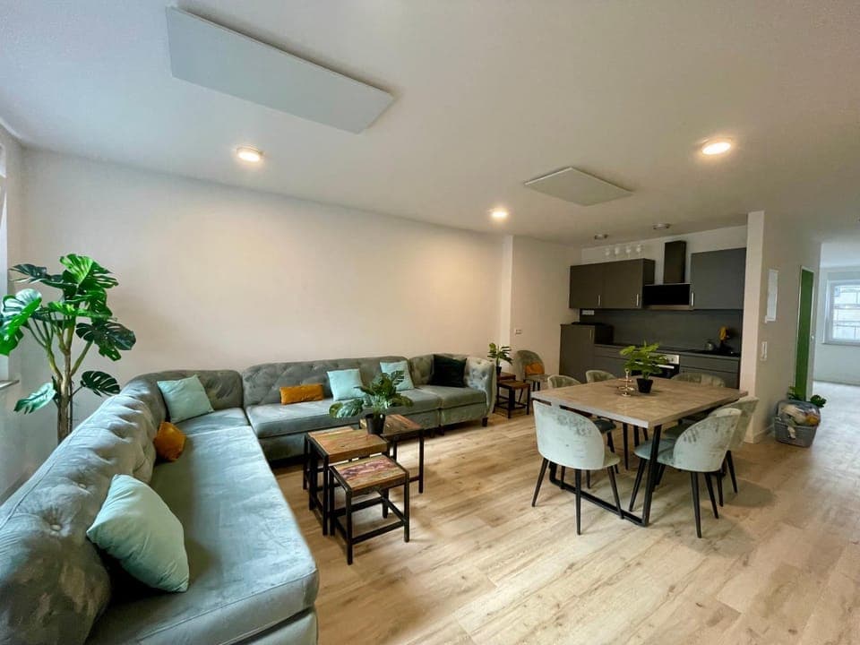 Kitchen or kitchenette, Living room, Seating area, Dining area