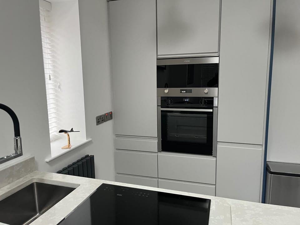 Cottage-Sleeps 5-Parking-Near Beach-Fireplace House in Buncrana
