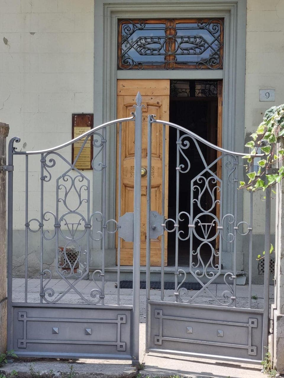 Facade/entrance, Day