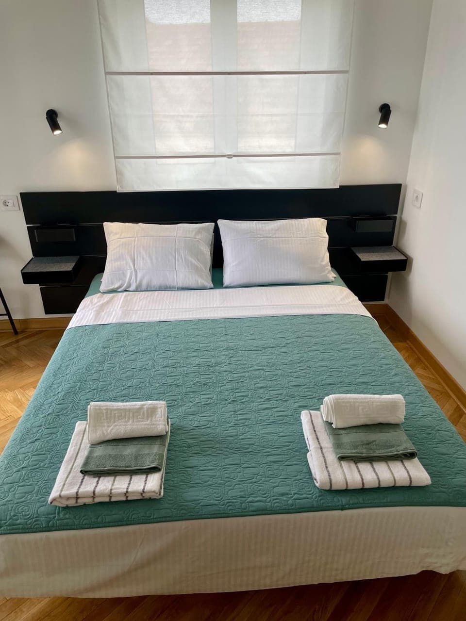 Bed, Photo of the whole room, Bedroom, towels