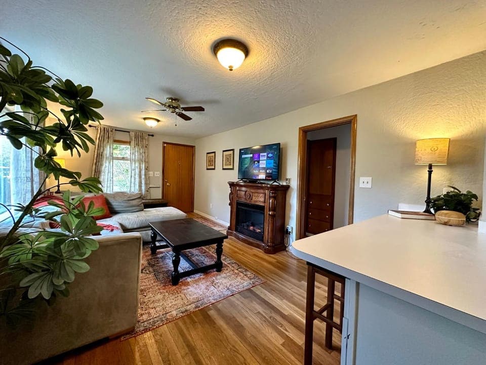 Communal lounge/ TV room, TV and multimedia, Living room, internet, internet