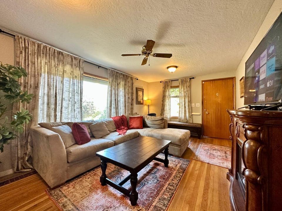 Communal lounge/ TV room, TV and multimedia, View (from property/room), Living room