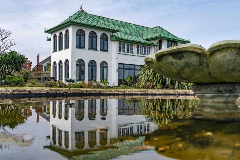 Property building, Garden, Garden view, Lake view