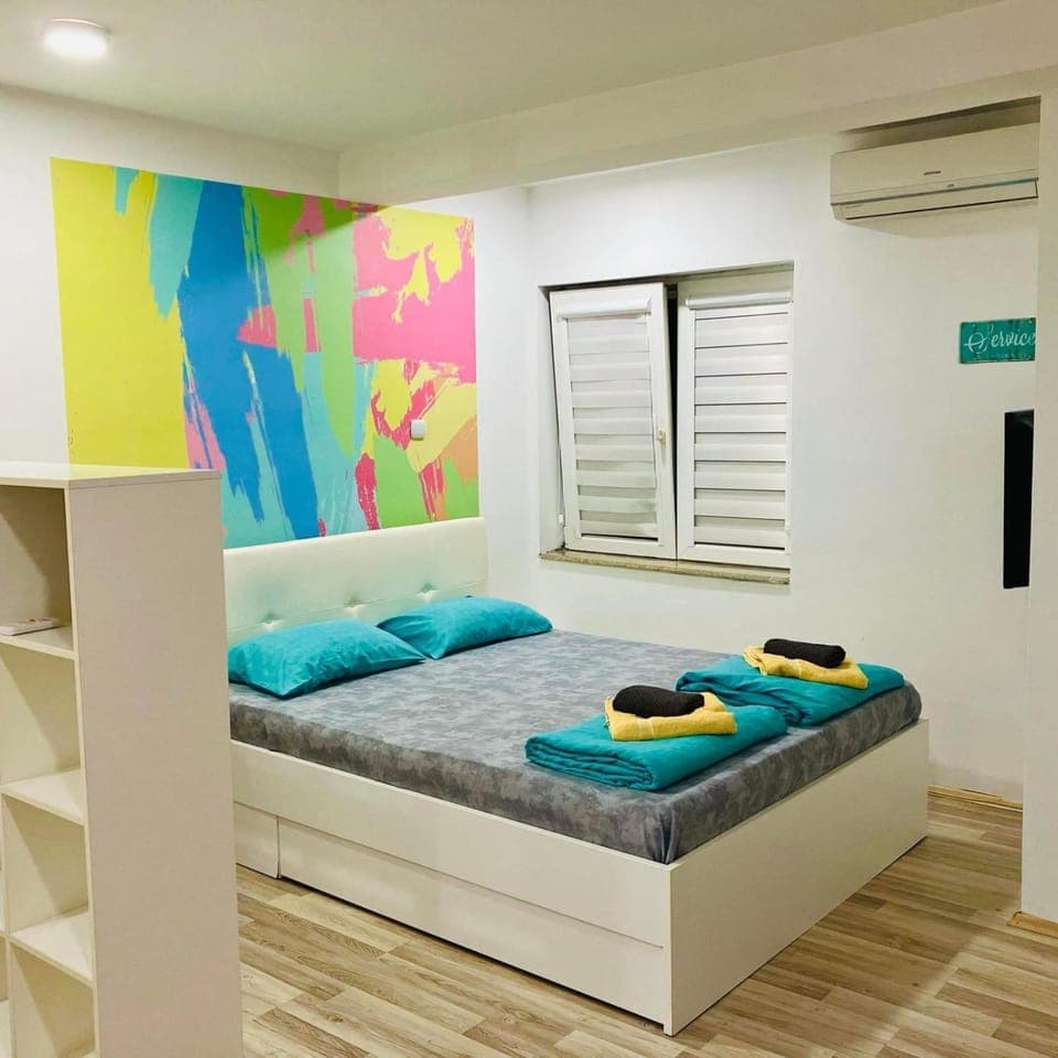 Bedroom, air conditioner