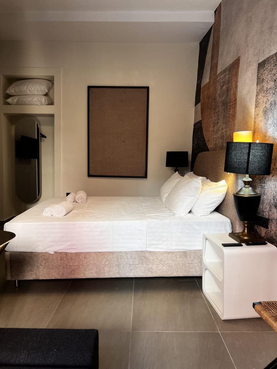 Bed, Bedroom, towels