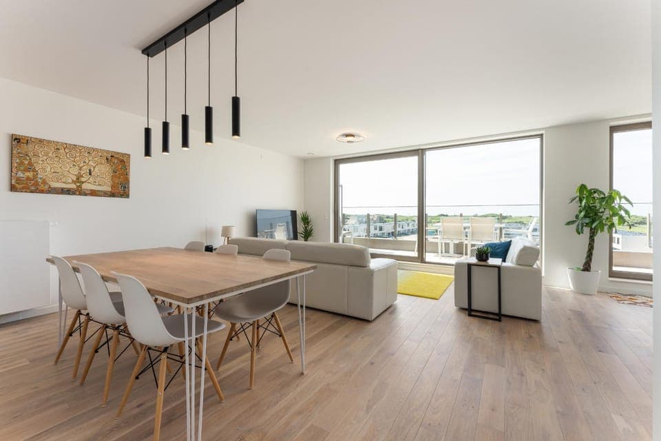 TV and multimedia, Living room, Seating area, Dining area