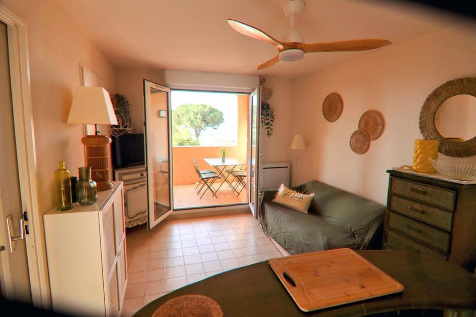 TV and multimedia, Living room, Dining area