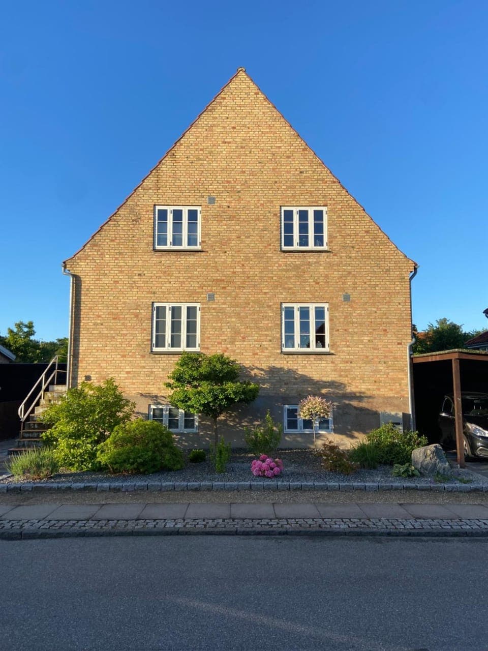 Property building, Facade/entrance, Day, Parking