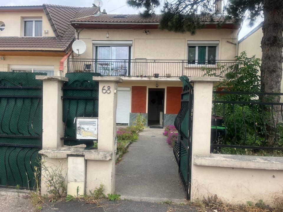 Property building, Day, Neighbourhood, Street view