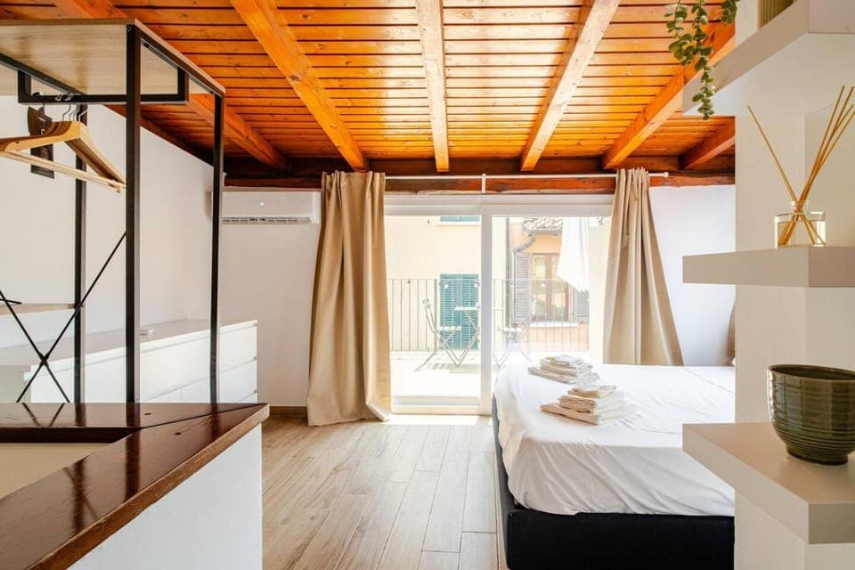 Bed, Photo of the whole room, Bedroom, towels